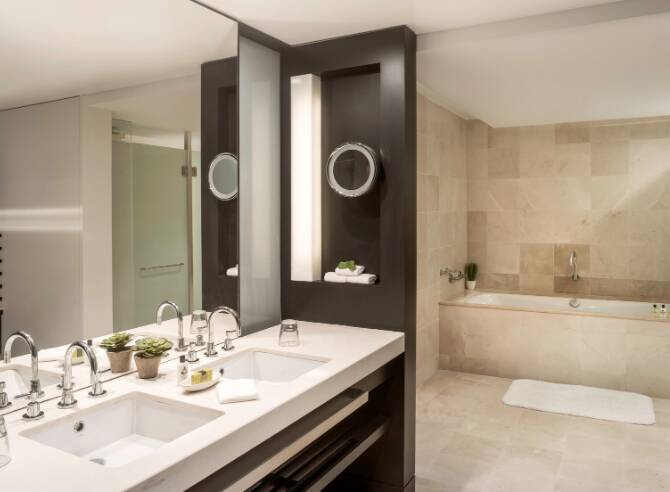KING PREMIUM LAGOON OCEAN VIEW ROOM