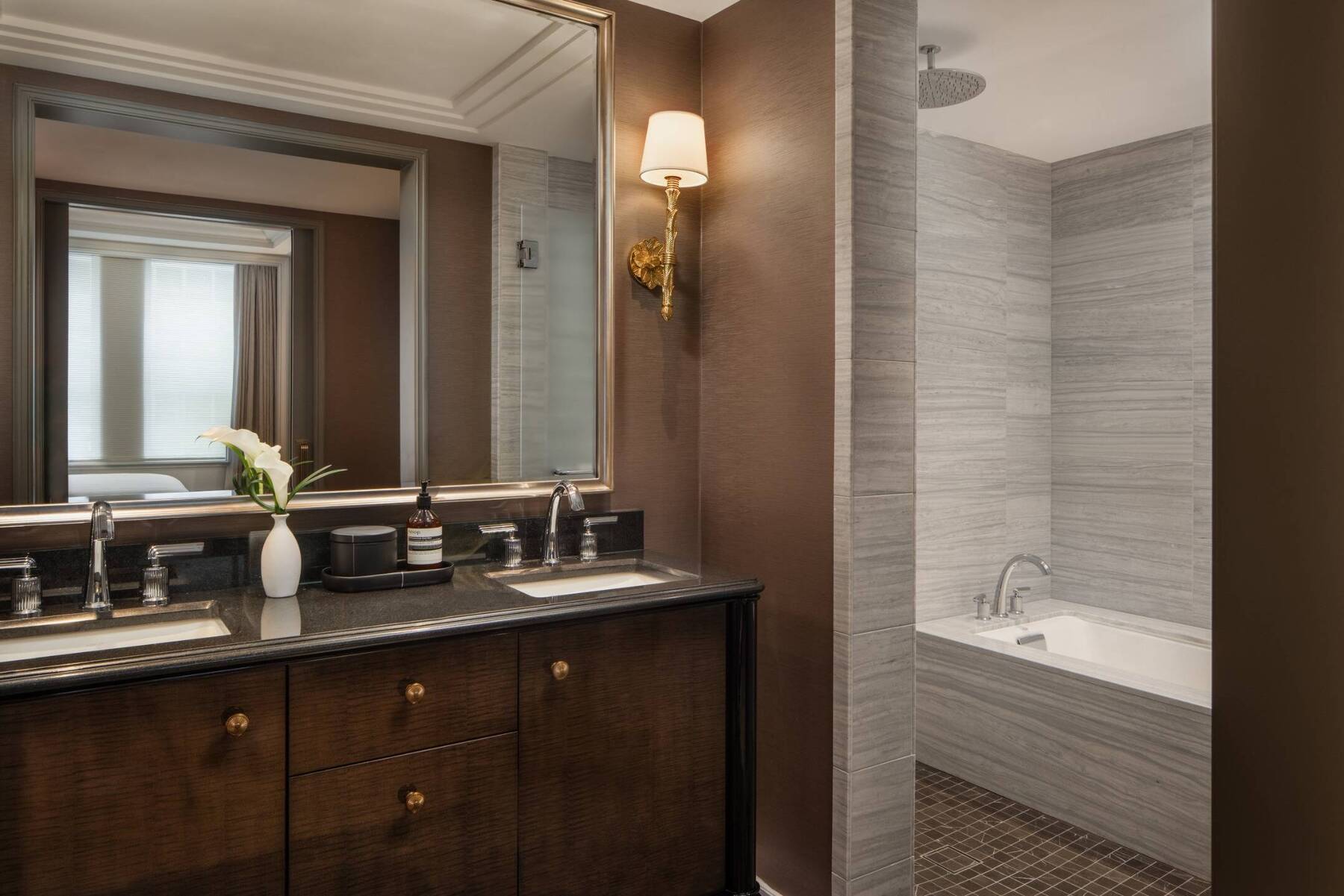 Junior Suite Mobility Accessible 3x3 Shower