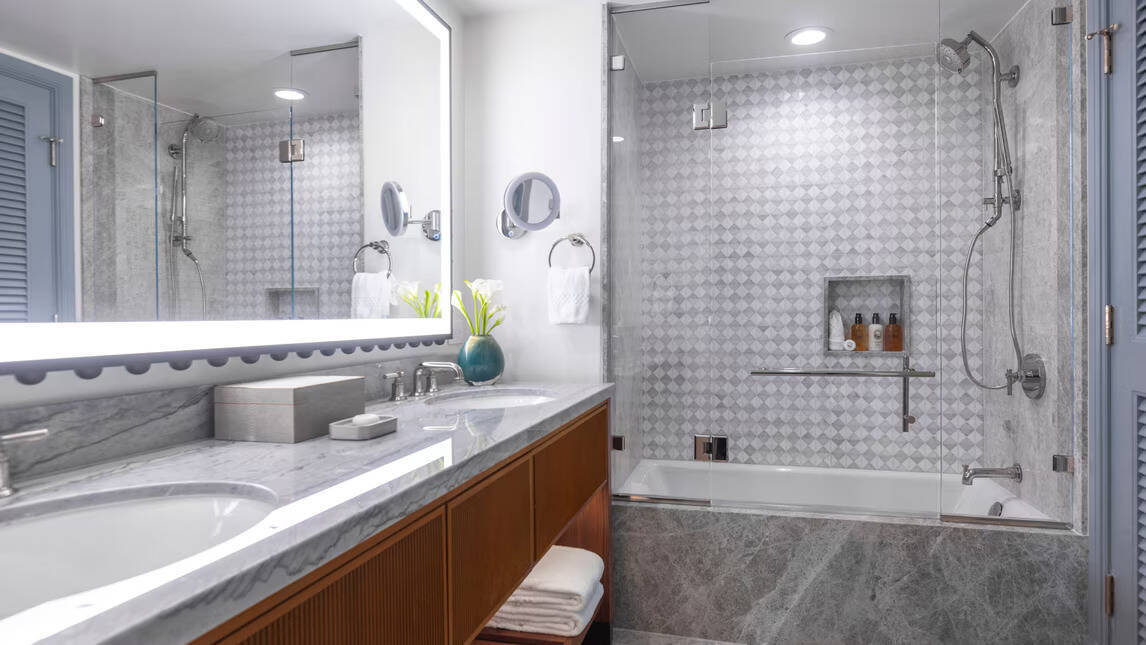 COASTLINE VIEW TWO QUEEN BEDS