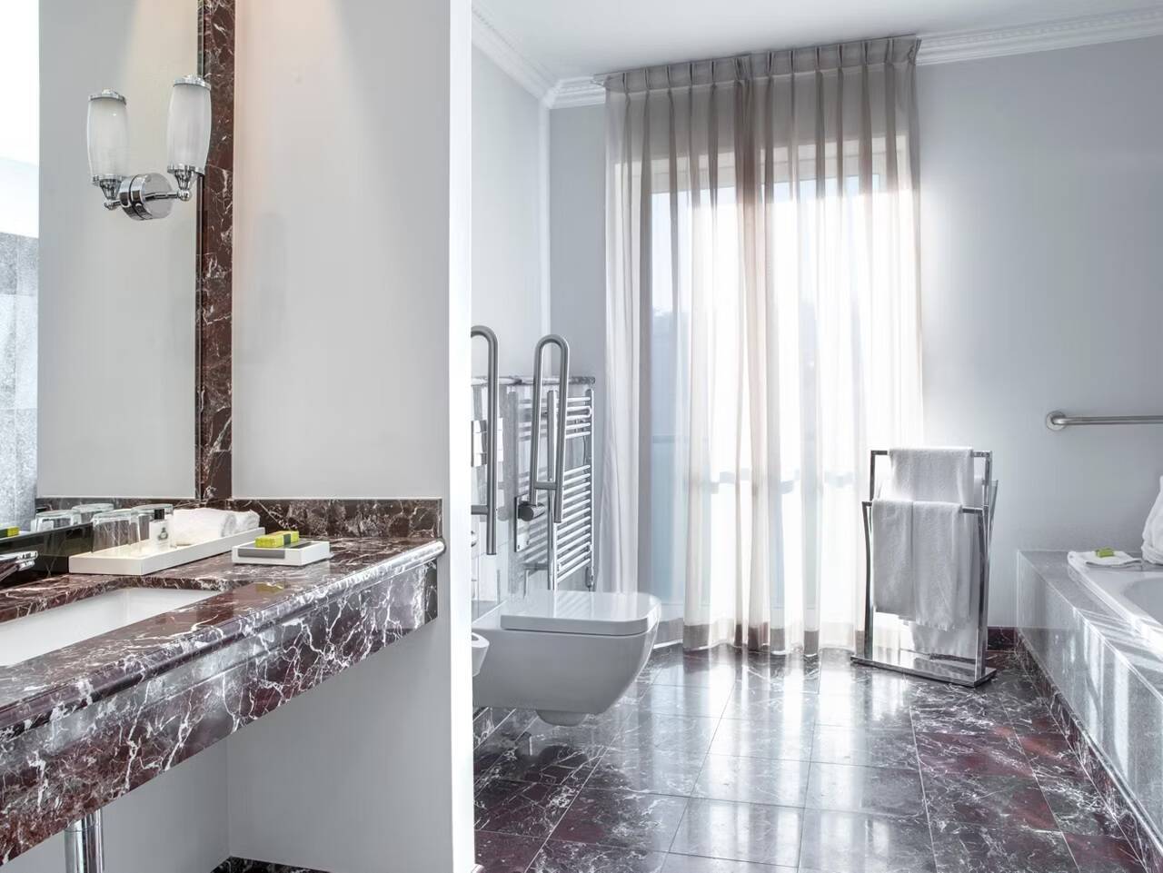 One King Classic Accessible