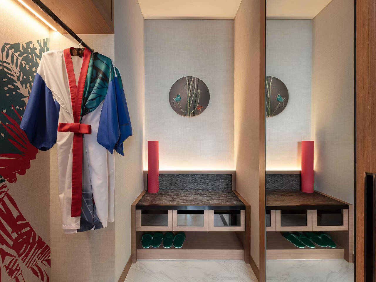 ONE KING ESSENTIAL STUDIO