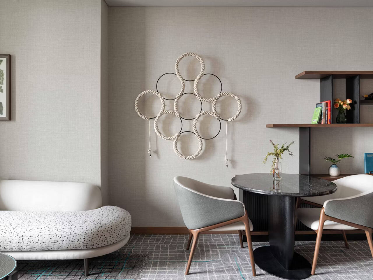 ONE KING ESSENTIAL STUDIO