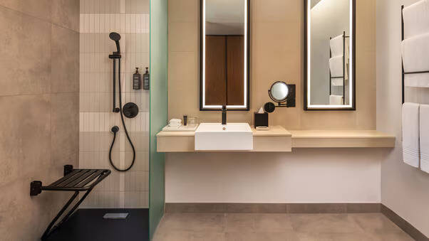 DELUXE KING ROOM CITY VIEW