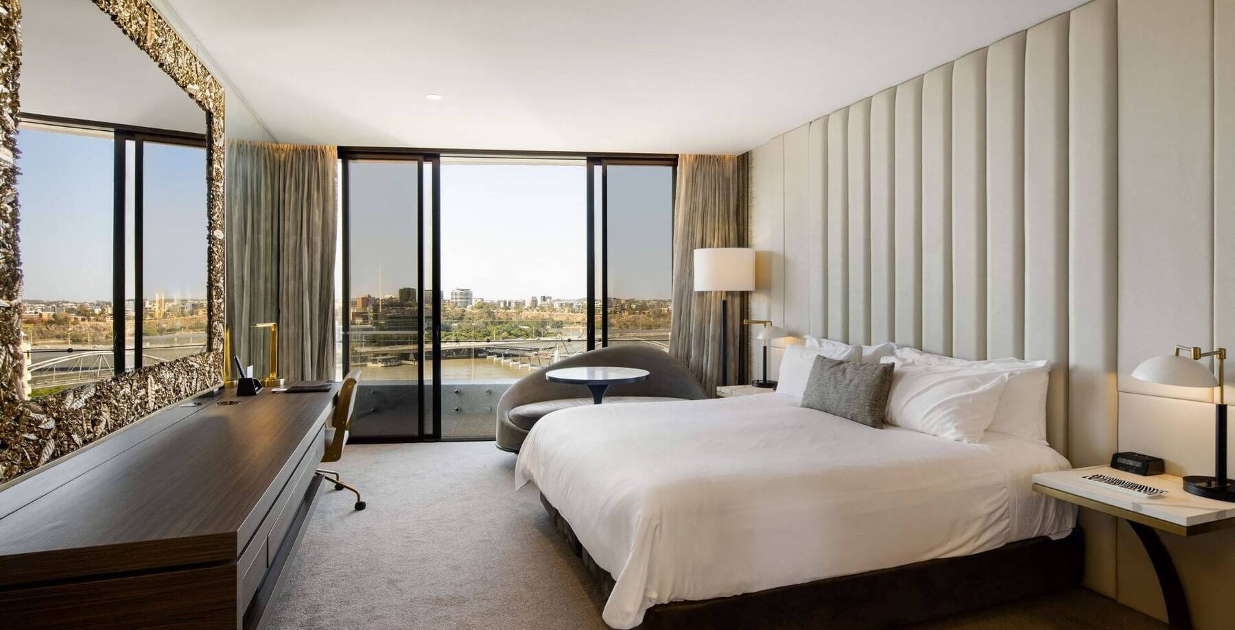 PREMIUM RIVER CITY VIEW KING SUITE