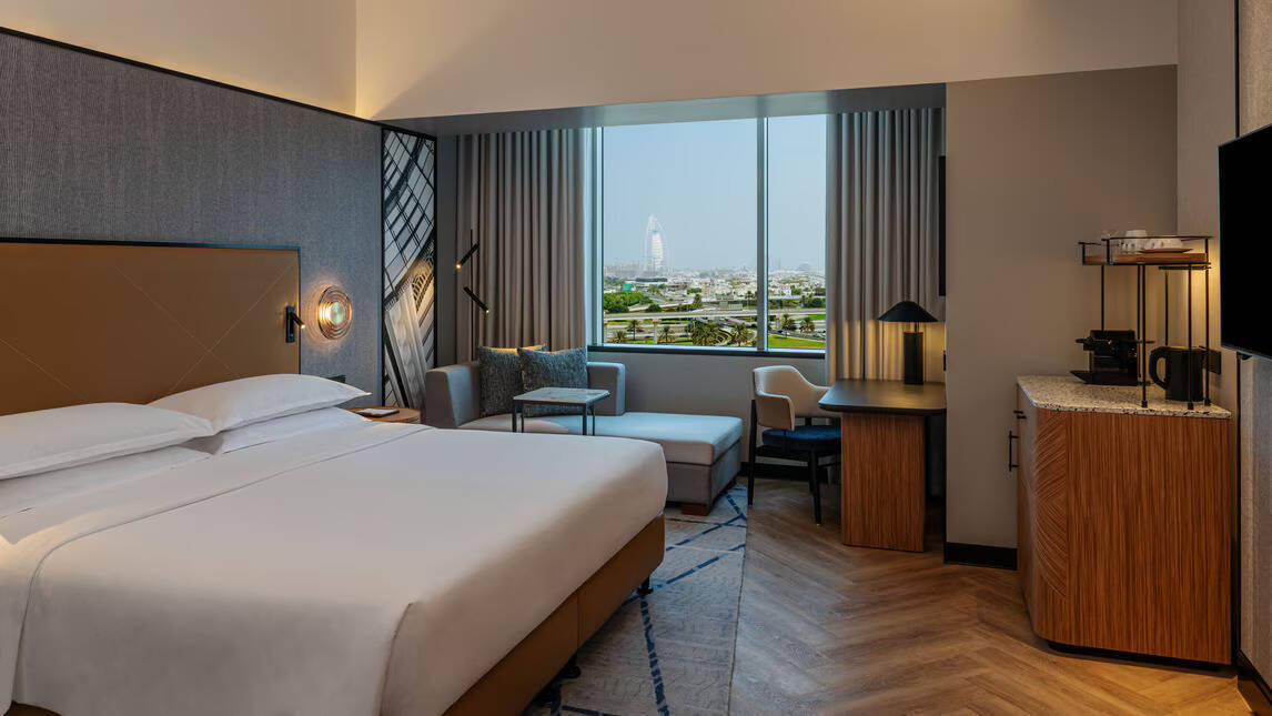 GRAND DELUXE KING SKYLINE VIEW