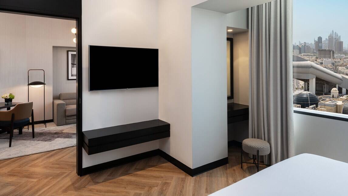 DELUXE SUITE CLUB LOUNGE ACCESS CITY VIEW