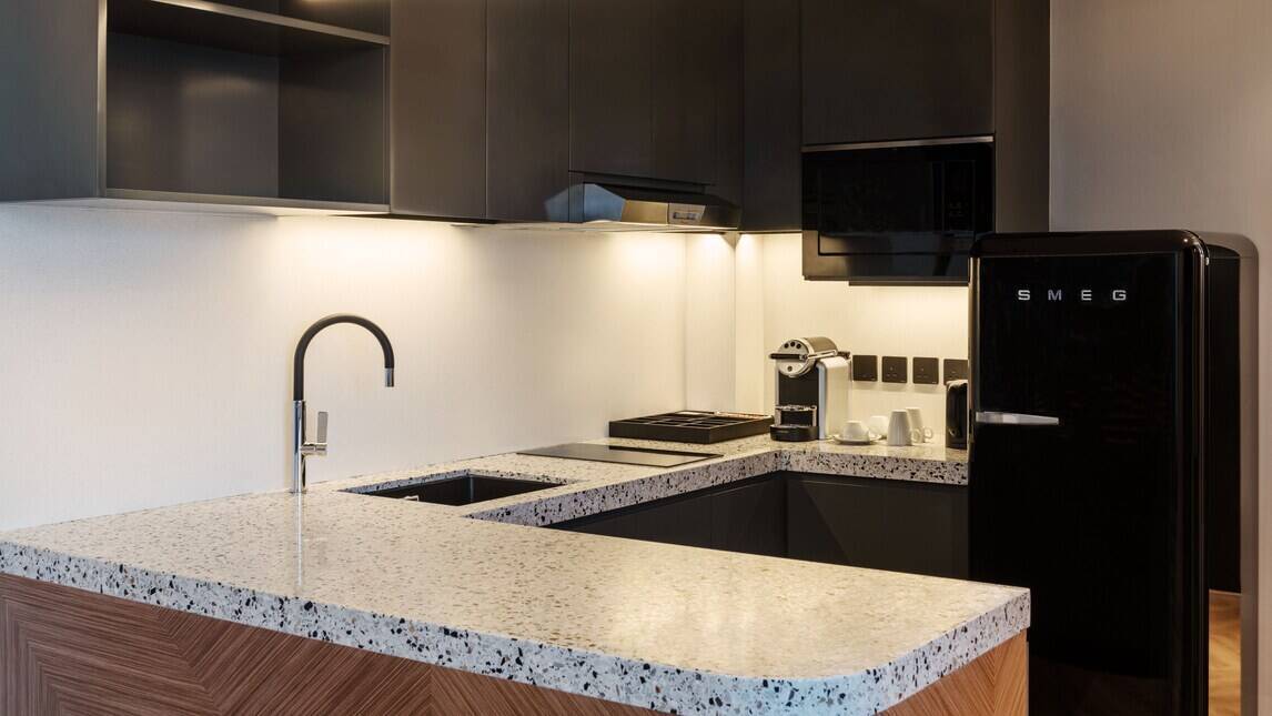 AMIRI SUITE CLUB LOUNGE ACCESS SLYLINE VIEW