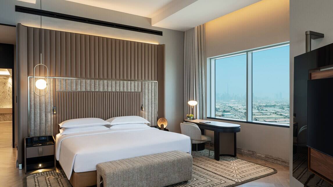 PRESIDENTIAL SUITE CLUB LOUNGE ACCESS SKYLINE VIEW