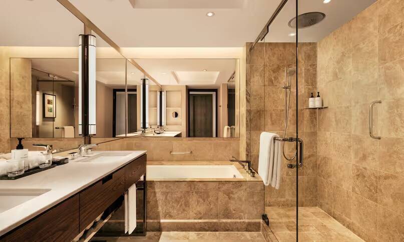 King Premium Corner Room