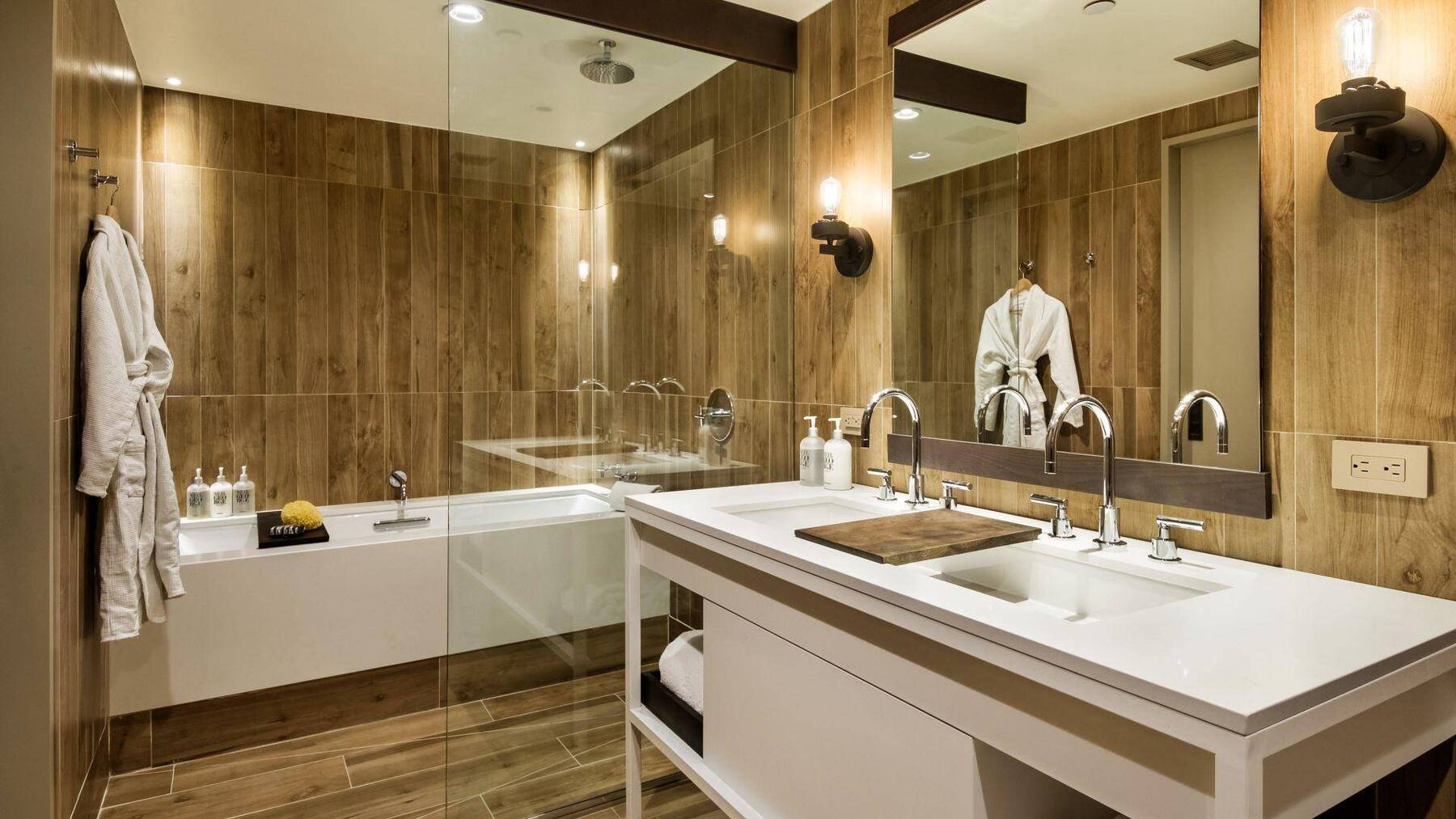 PINNACLE THREE BEDROOM PENTHOUSE