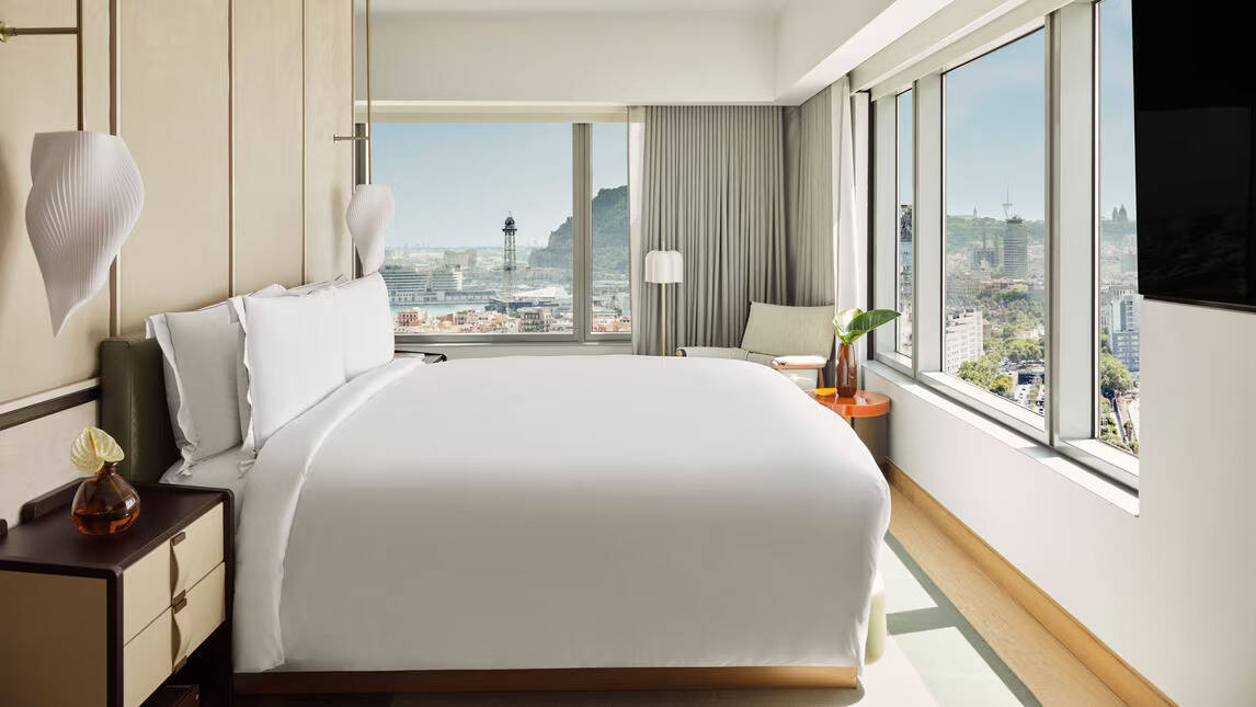  SKYLINE ONE BEDROOM SUITE KING CITY VIEW CORNER ROOM