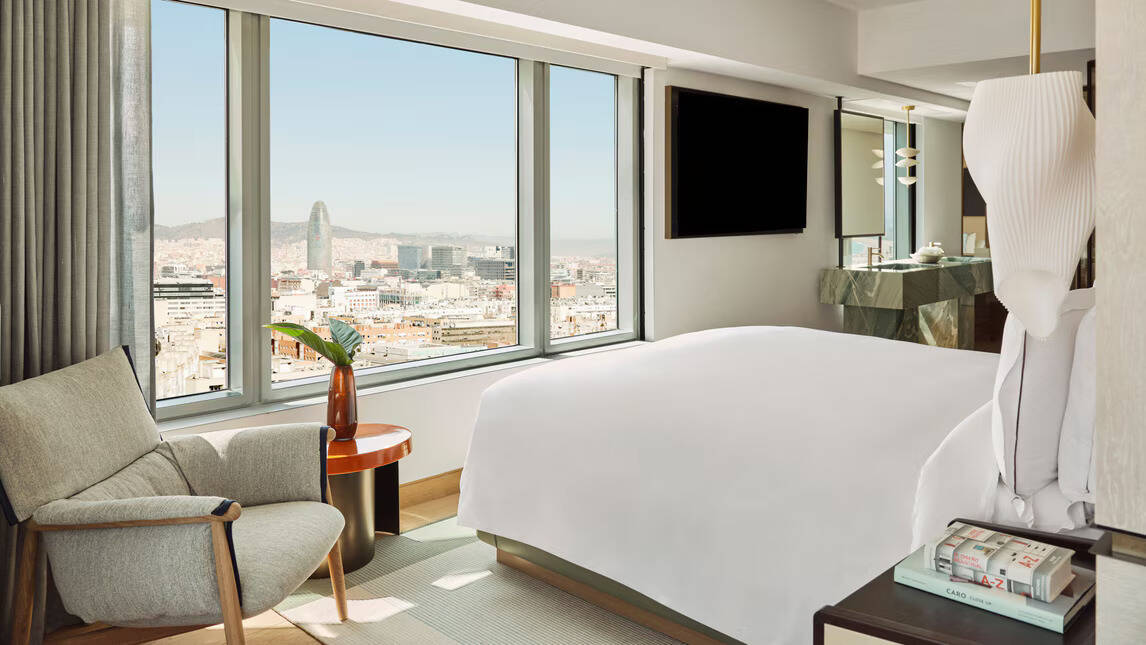  SKYLINE ONE BEDROOM SUITE KING CITY VIEW CORNER ROOM