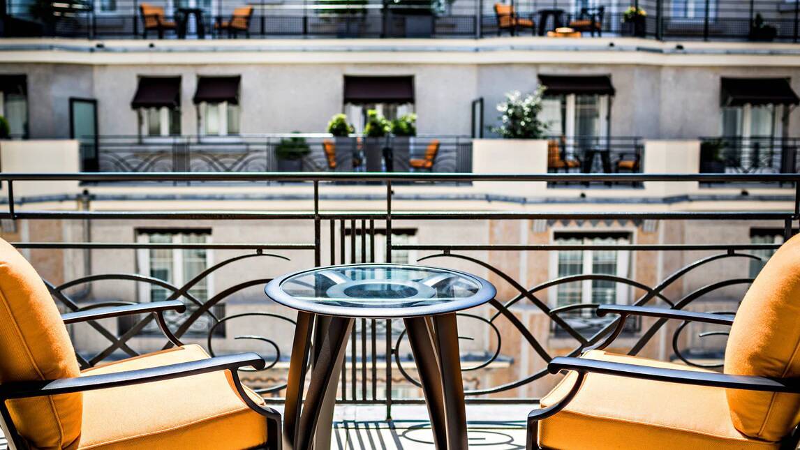 MACASSAR SUITE ONE BEDROOM LARGER SUITE KING SUPER TERRACE