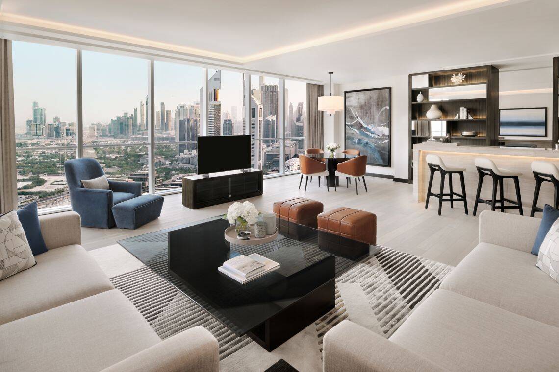 EXECUTIVE SUITE, CLUB LOUNGE ACCESS