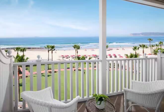 VICTORIAN OCEANFRONT BALCONY - TWO QUEENS