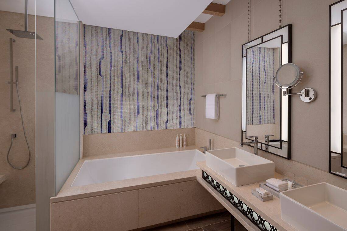 Deluxe Twin City View