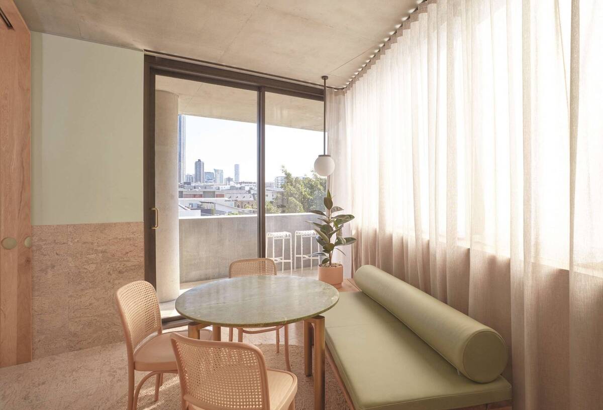 JUNIOR SUITE