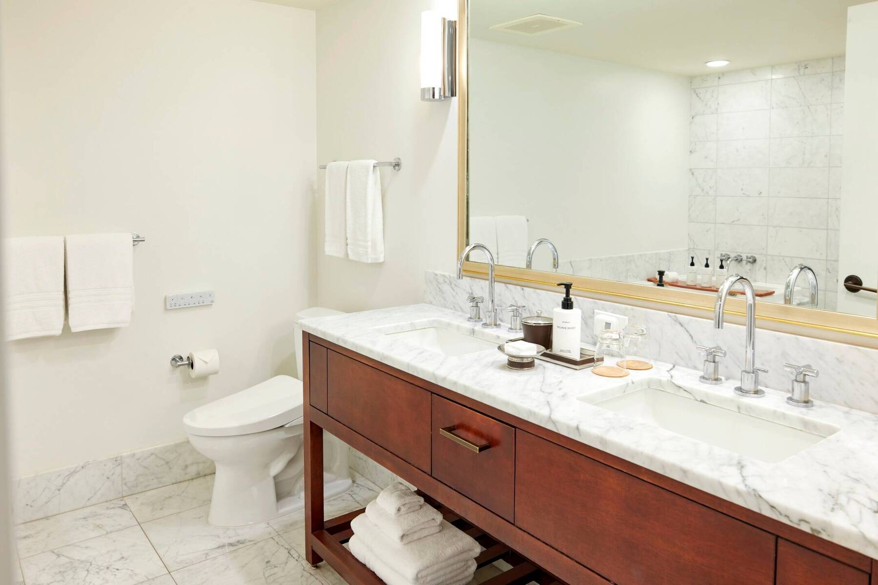 LXR Deluxe Ocean View King with Sofa Bed