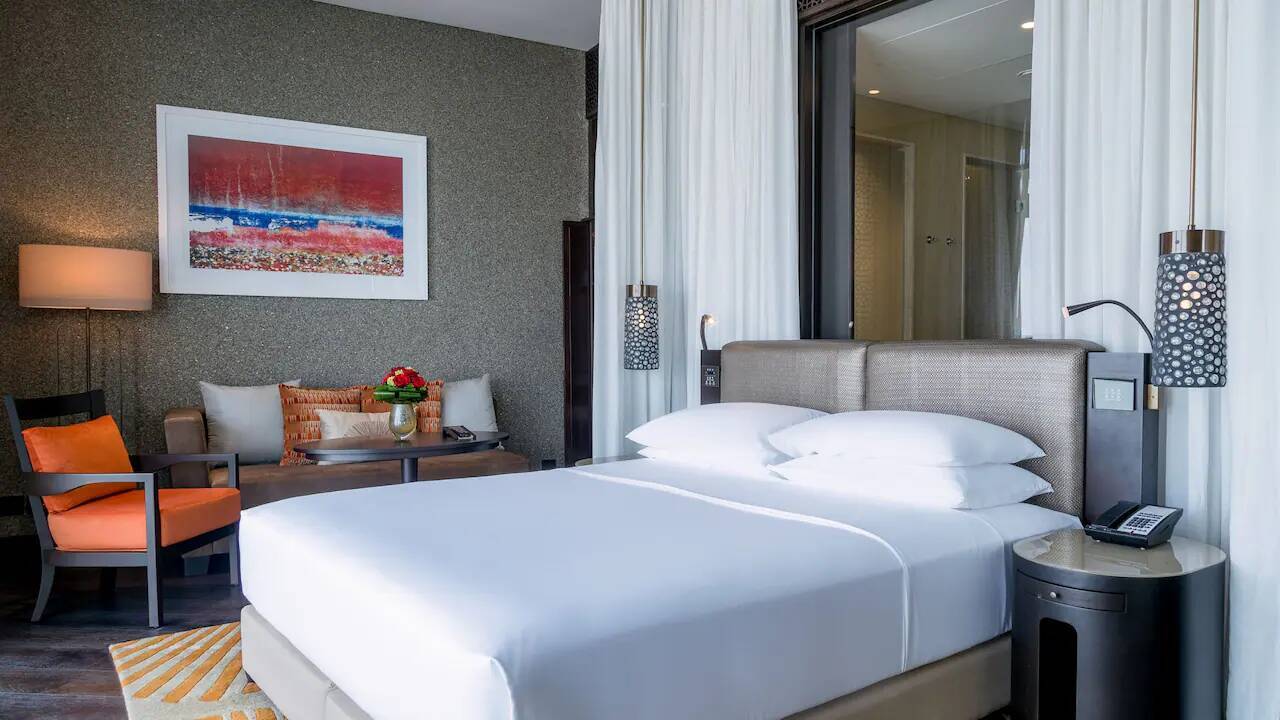 King Palace View Club Access with Balcony