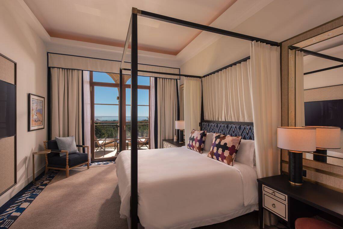 Royal Suite King Bay View Balcony