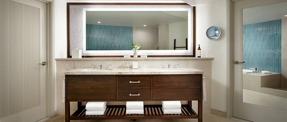 MOUNTAINSIDE SUITE KING ACCESSIBLE TUB