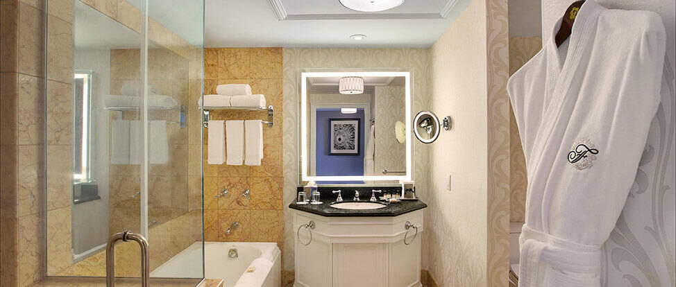 SIGNATURE SKYLINE VIEW TWO QUEEN HEARING ACCESSIBLE