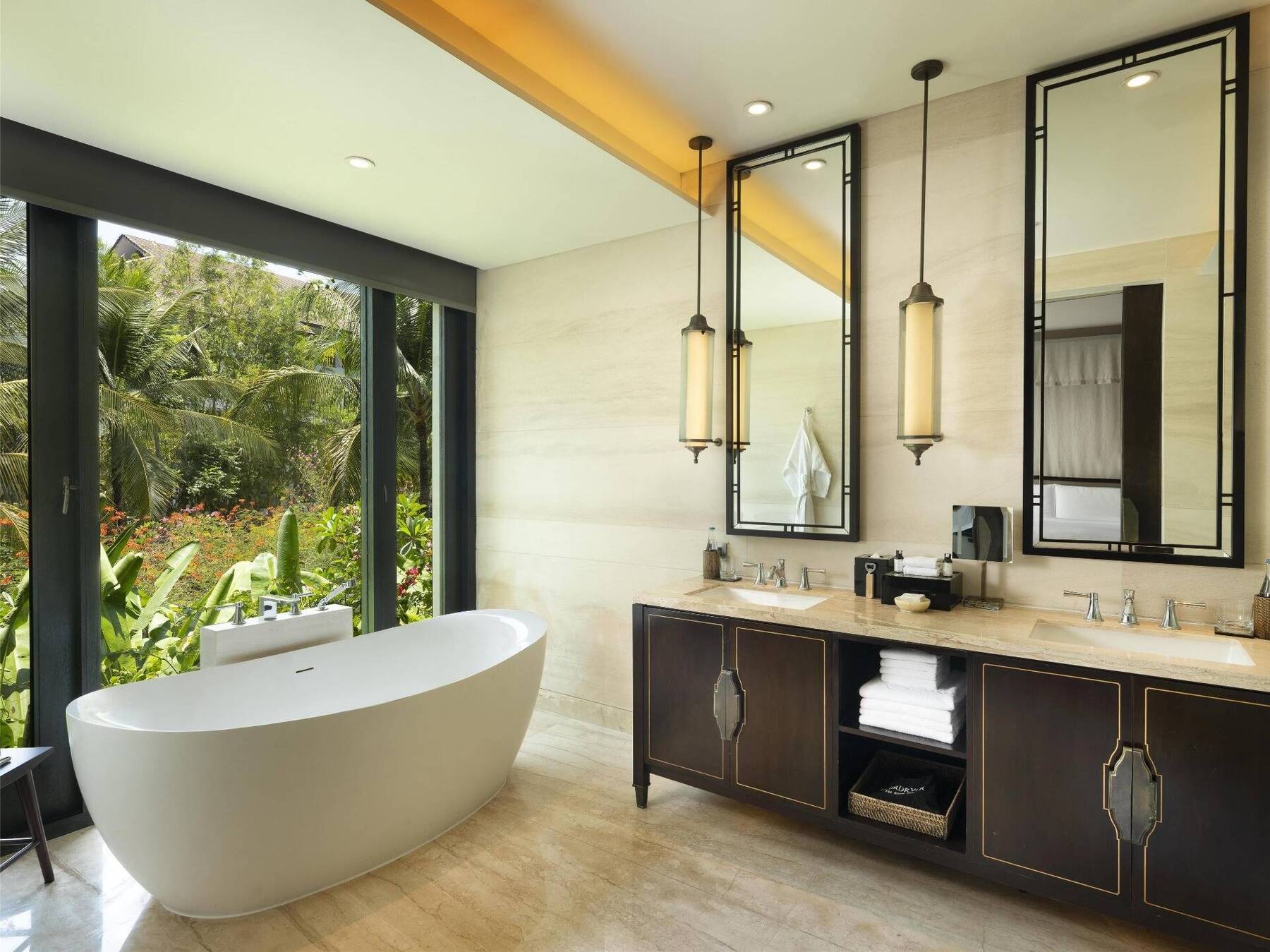 GRAND DELUXE KING ROOM