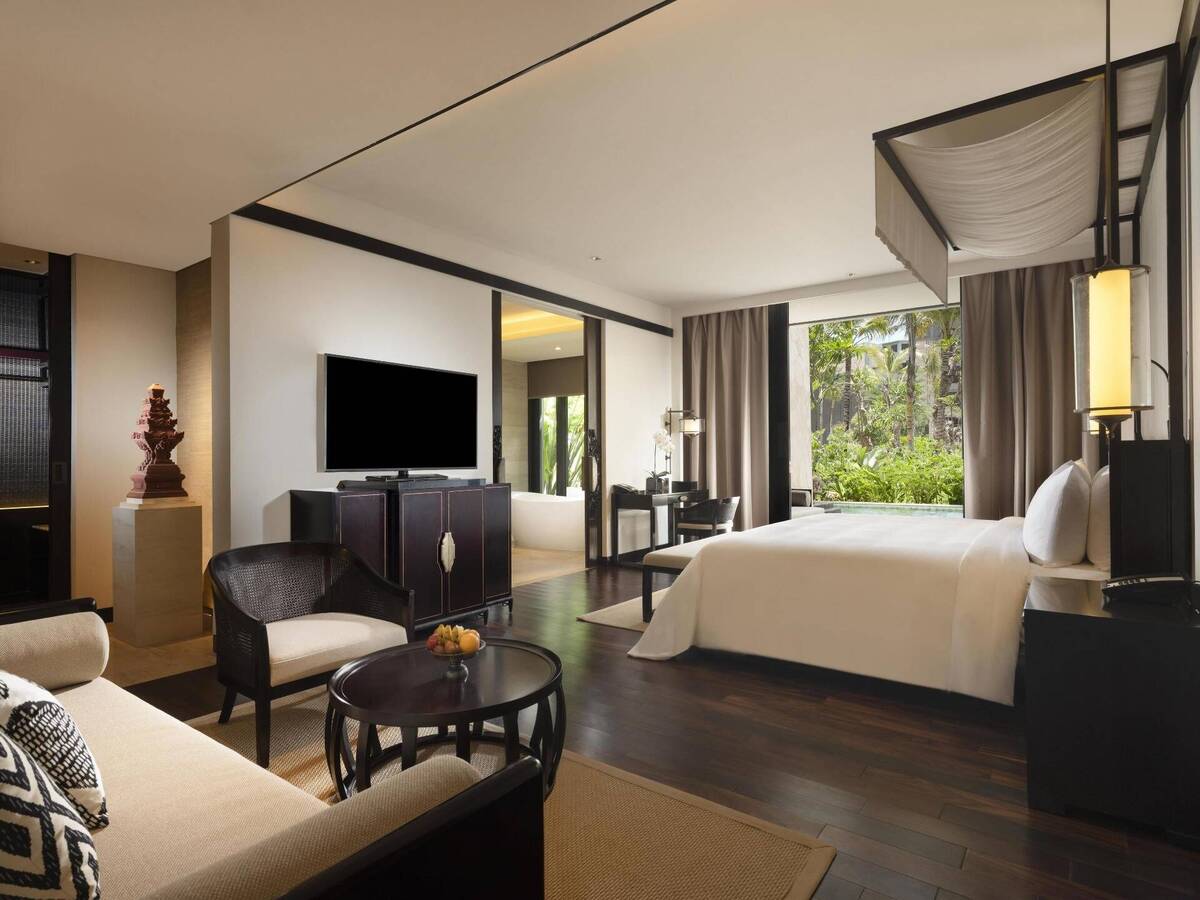 GRAND DELUXE LAGOON KING ROOM