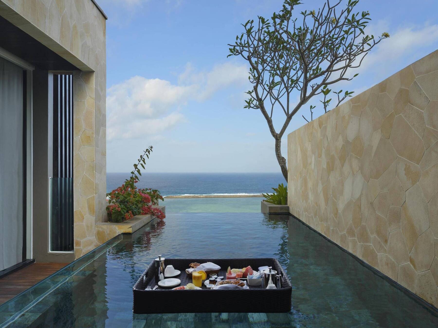 CLIFF PRIVATE POOL JUNIOR SUITE