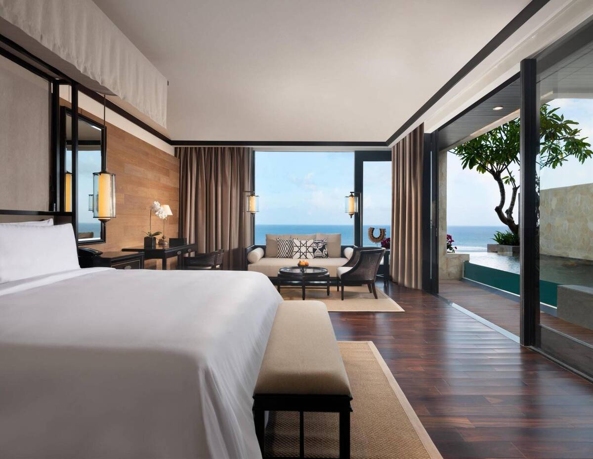 CLIFF PRIVATE POOL OCEAN JUNIOR SUITE