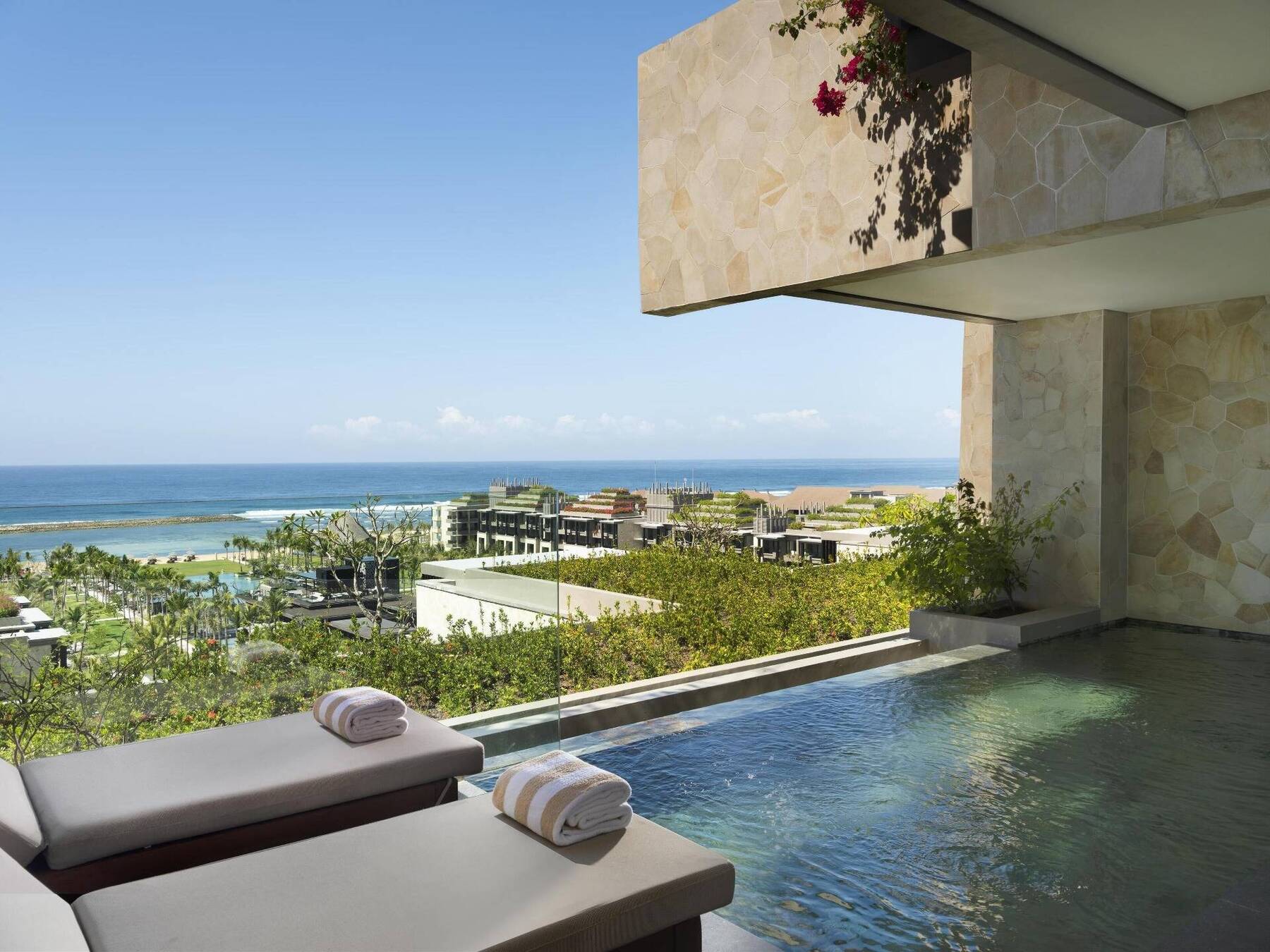 OCEAN FRONT PRIVATE POOL JUNIOR SUITE