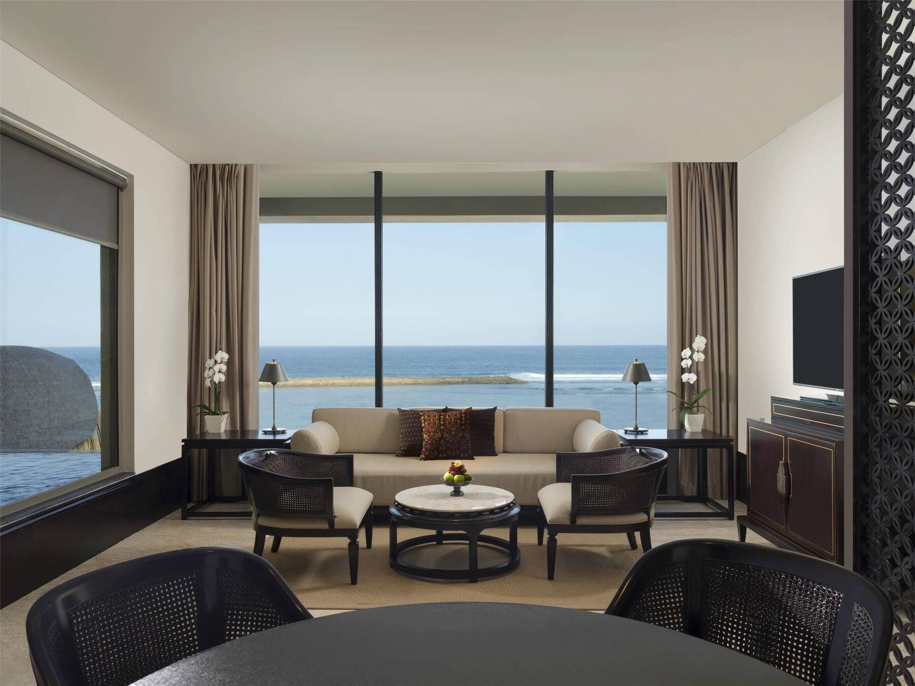 OCEAN FRONT PRESTIGE SUITE