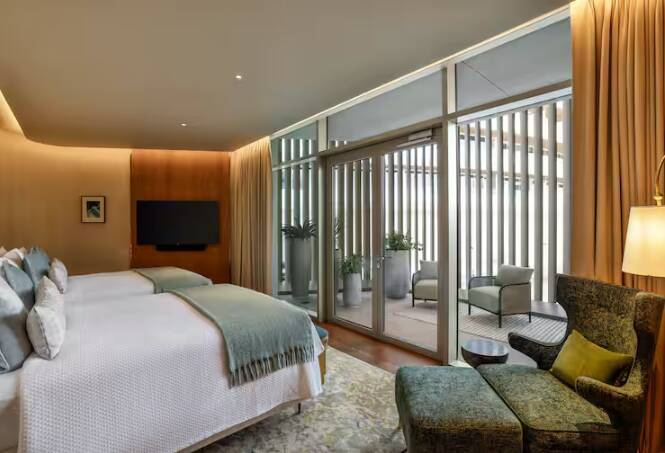 LUXURY FIVE BEDROOM VILLA WITH INFINITY POOL