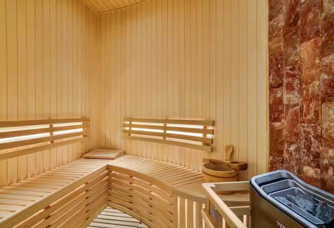 LUXURY FIVE BEDROOM VILLA WITH INFINITY POOL