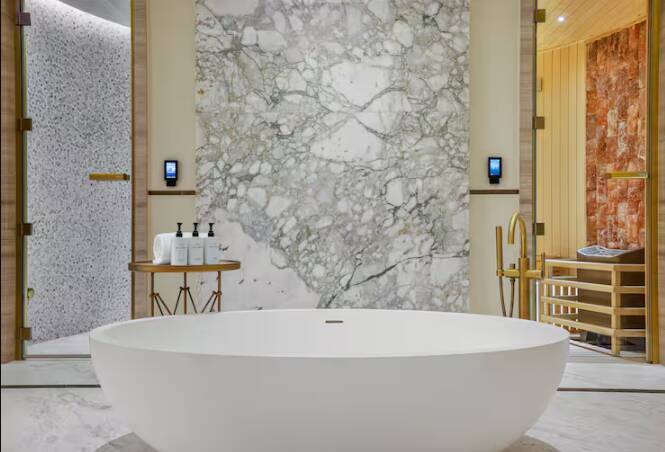 LUXURY FIVE BEDROOM VILLA WITH INFINITY POOL