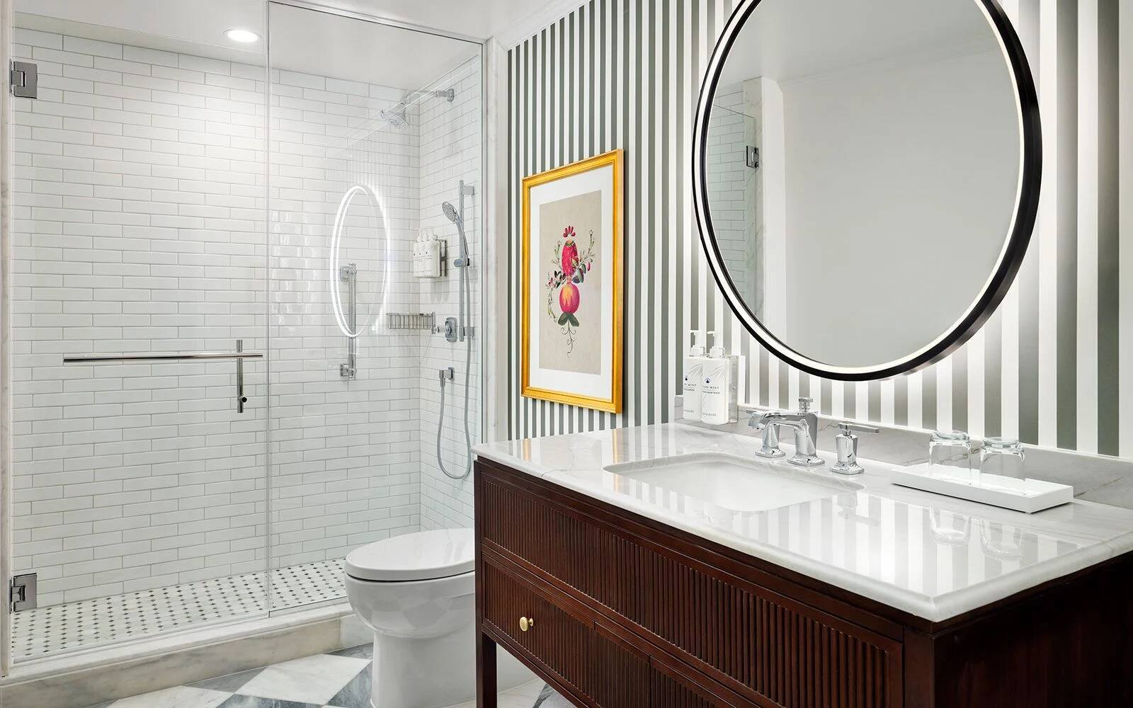 VICTORIAN OCEAN VIEW BALCONY HEARING ACCESSIBLE