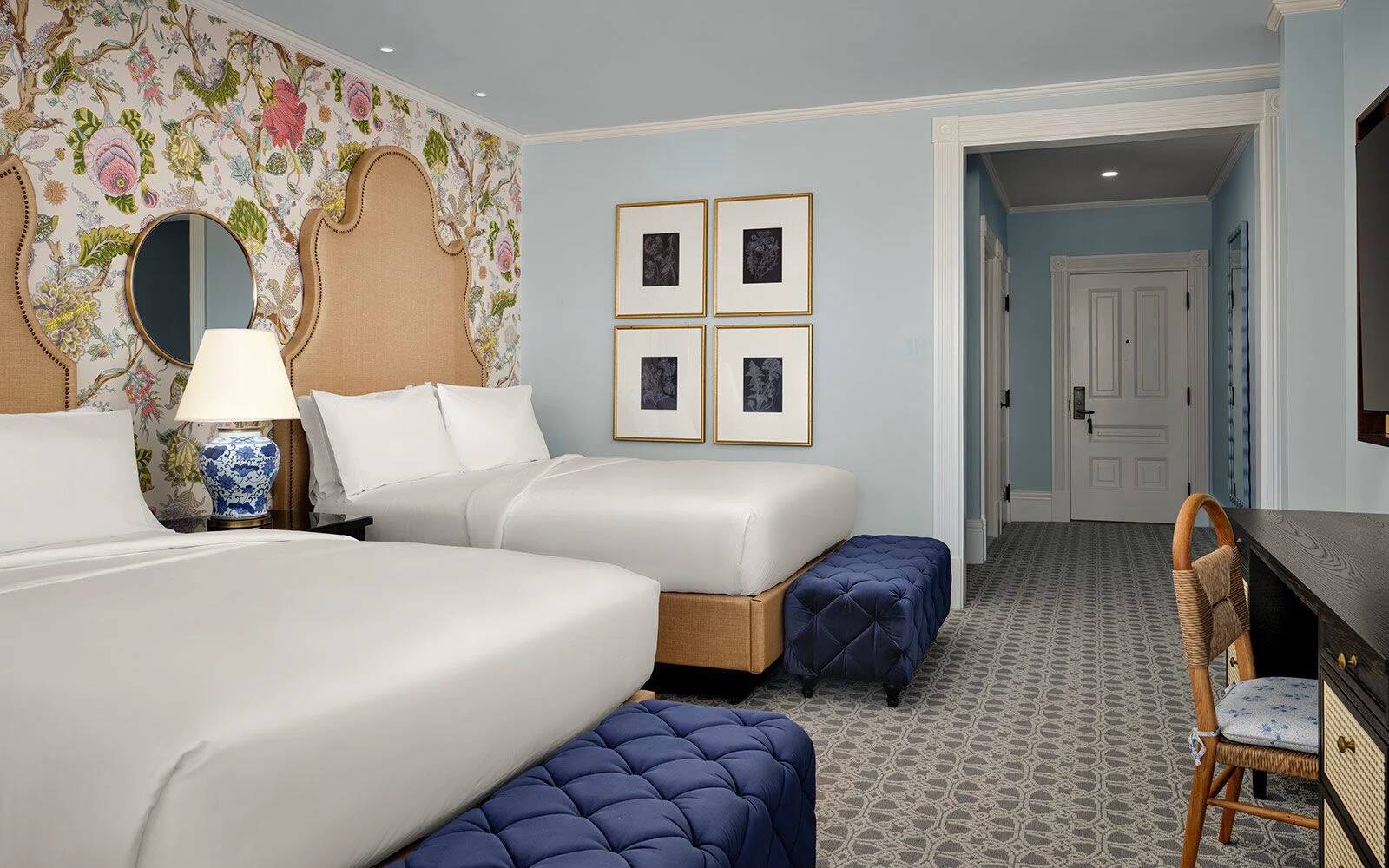 VICTORIAN OCEAN VIEW BALCONY HEARING ACCESSIBLE