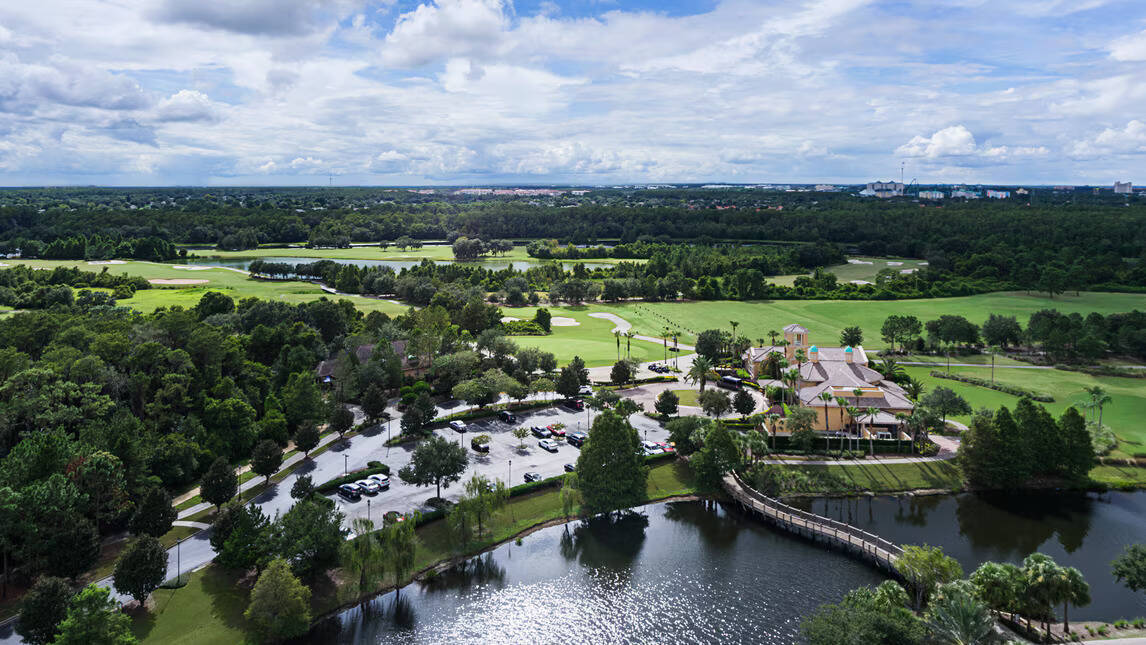 LAKEFRONT EXECUTIVE SUITE BALCONY