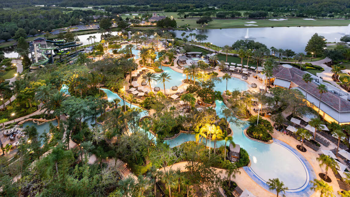 LAKEFRONT EXECUTIVE SUITE KING POOL VIEW BALCONY