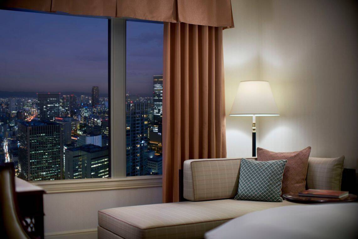 DELUXE KING CORNER ROOM