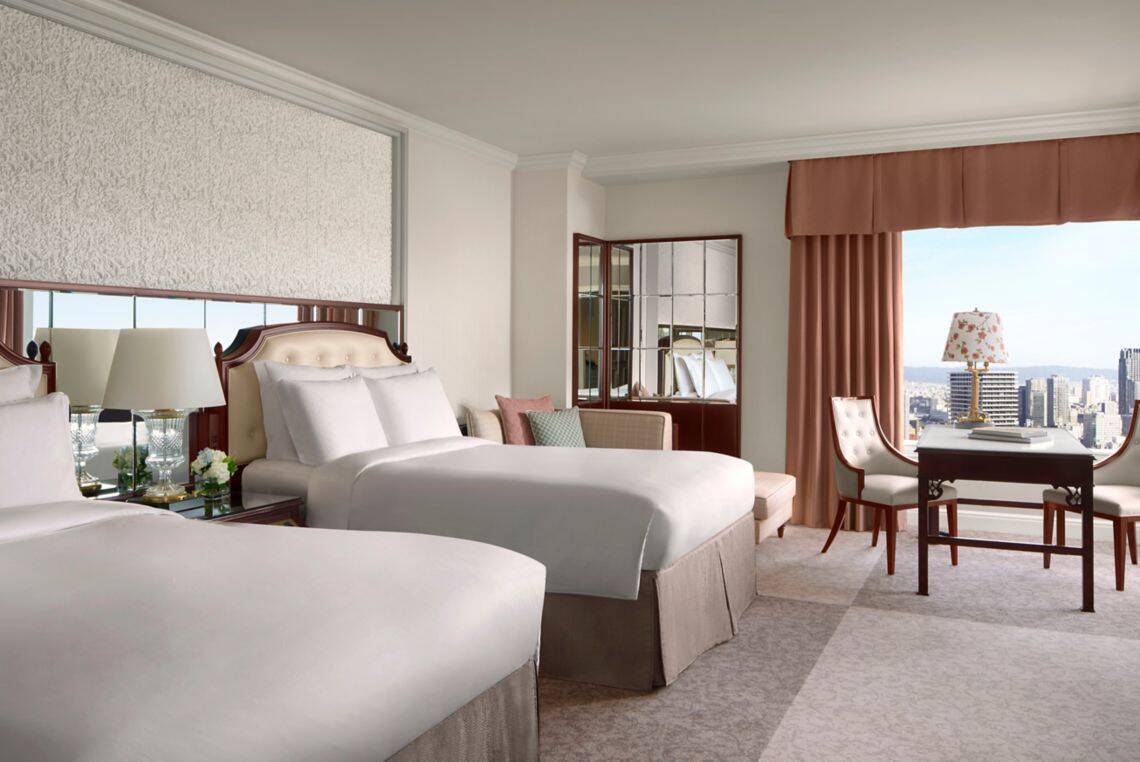CLUB LEVEL DELUXE TWO QUEEN CORNER ROOM