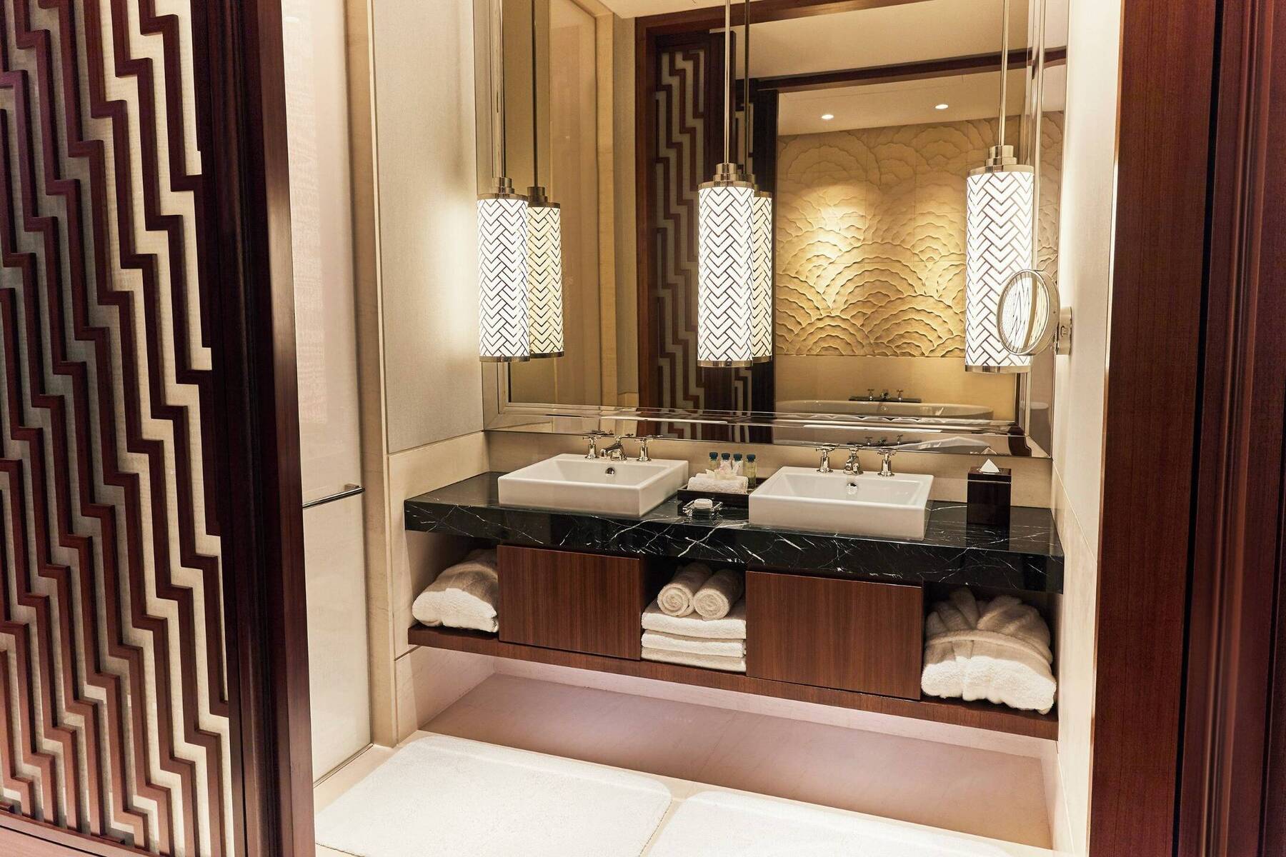 DELUXE HOLLYWOOD TWIN ROOM