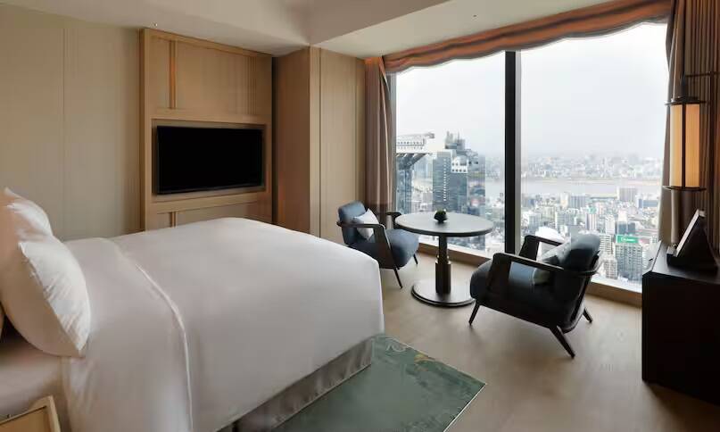King Premier Room River View