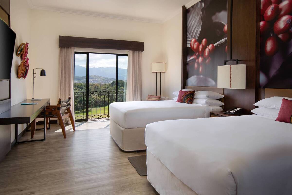 GUESTROOM TWO DOUBLE MOUNTAIN VIEW
