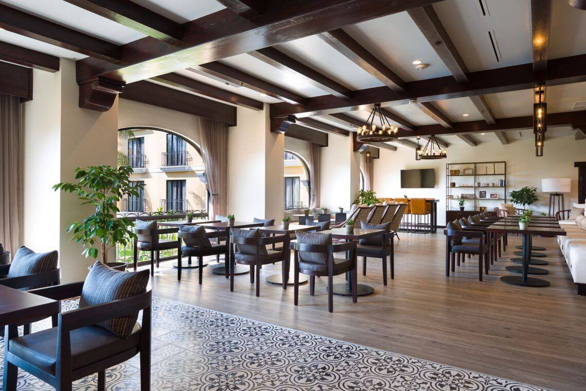 ONE BEDROOM PRESIDENTIAL KING SUITE, CONCIERGE LOUNGE ACCESS