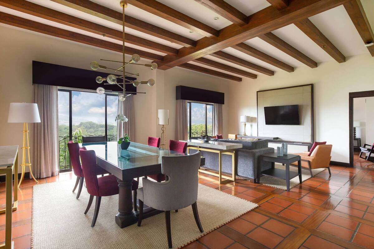 CONCIERGE LOUNGE ACCESS ONE BEDROOM PRESIDENTIAL KING SUITE