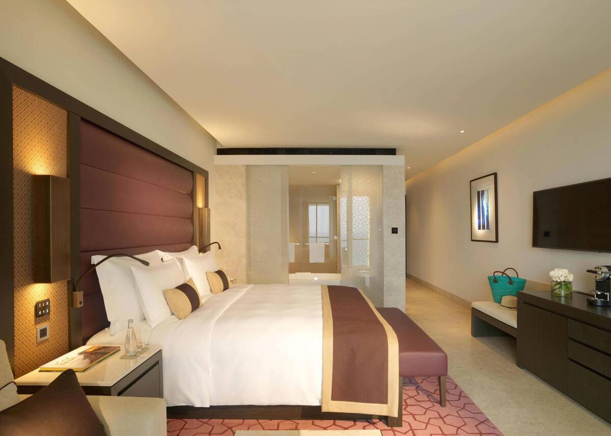 SUPERIOR KING ROOM