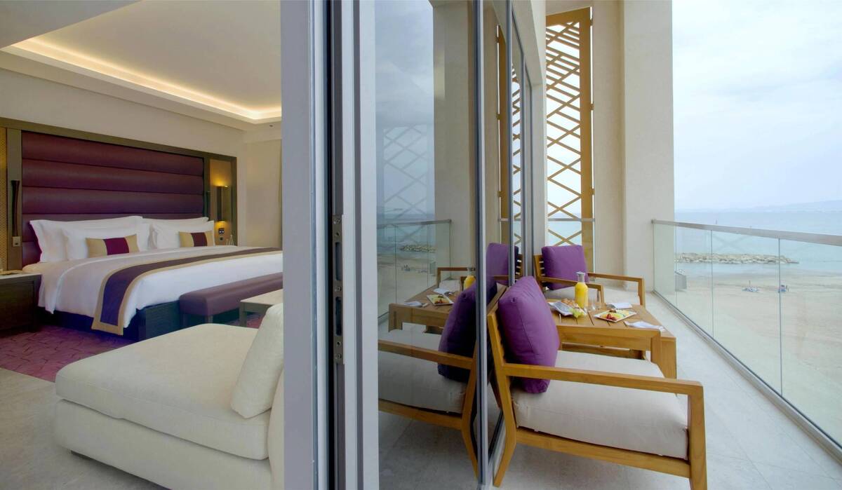 GRAND DELUXE SEA VIEW KING ROOM