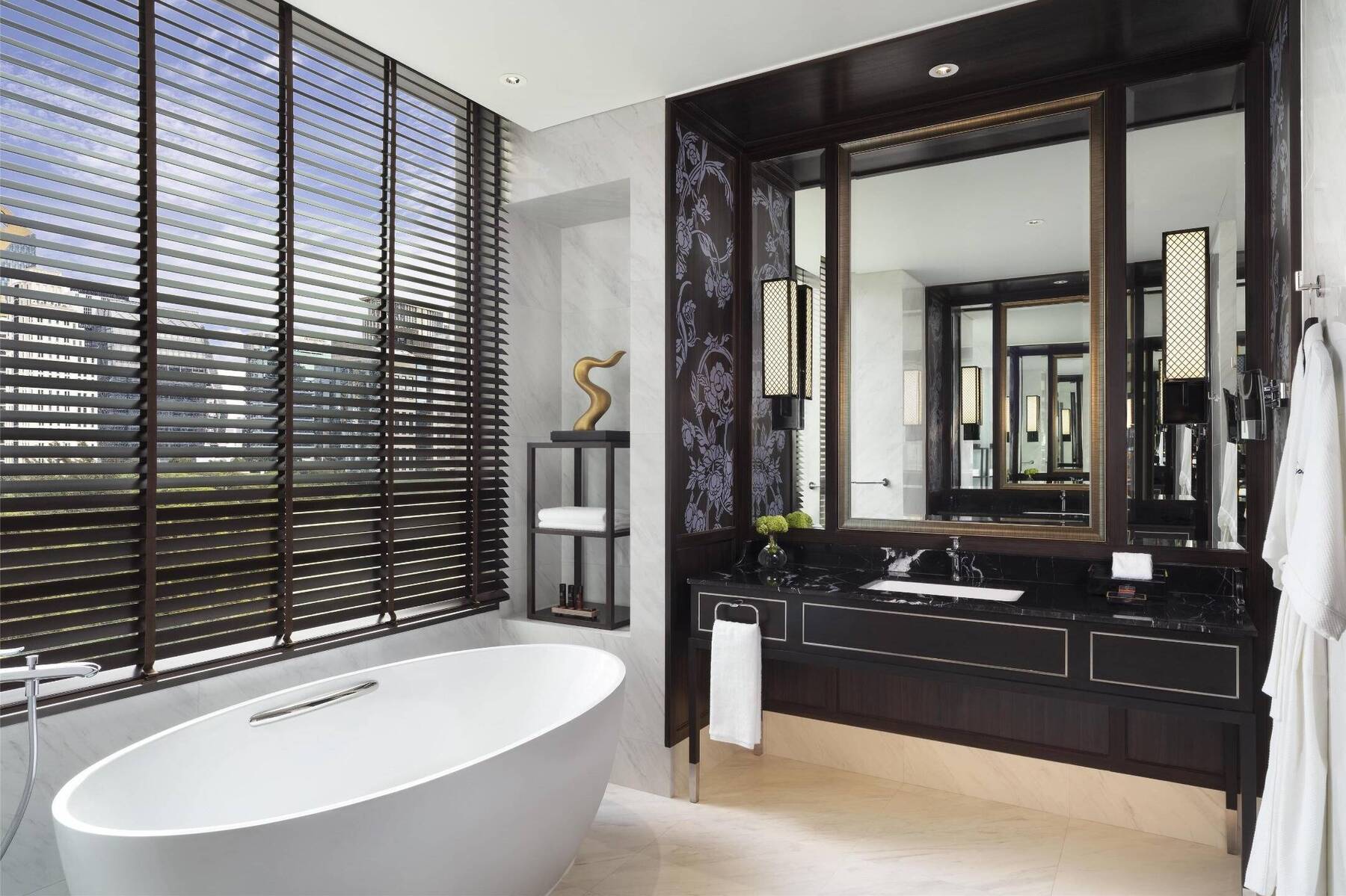 GRAND EXECUTIVE SUITE