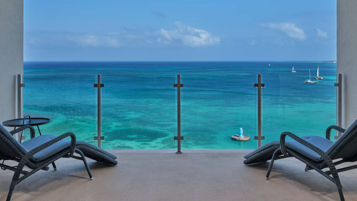 EXECUTIVE SUITE OCEANFRONT BALCONY